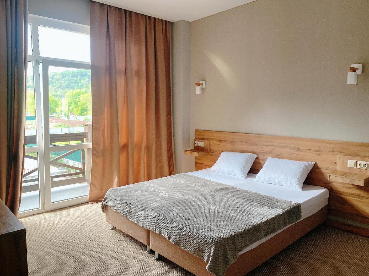 Gloriya Hotel Lidzava Extérieur photo